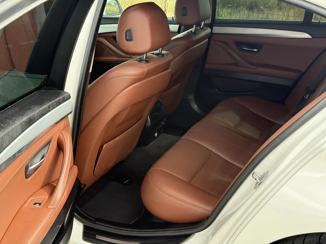BMW Seria 5 530d - fotografie 8