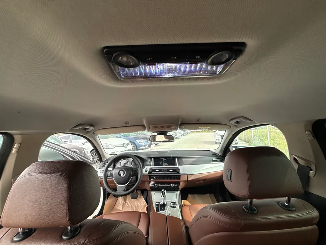 BMW Seria 5 530d - fotografie 14