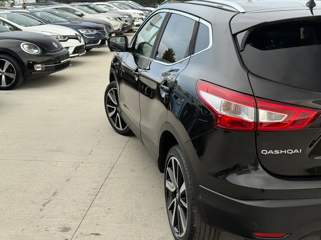 Nissan Qashqai 1.2 Tekna - fotografie 3