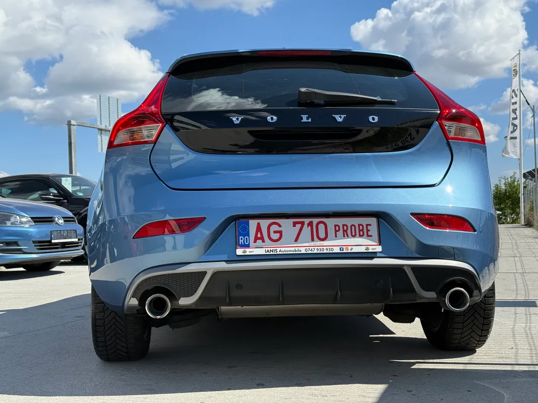 Volvo V40 R-Design - fotografie 2