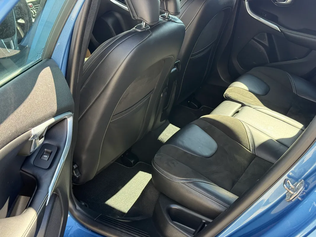 Volvo V40 R-Design - fotografie 8
