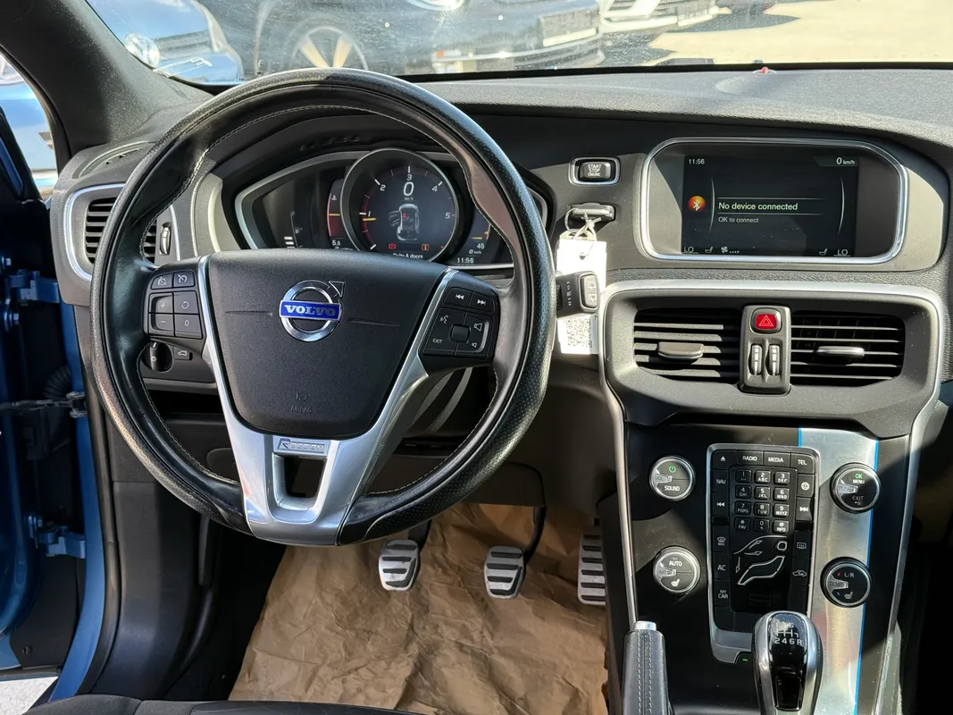 Volvo V40 R-Design - fotografie 11