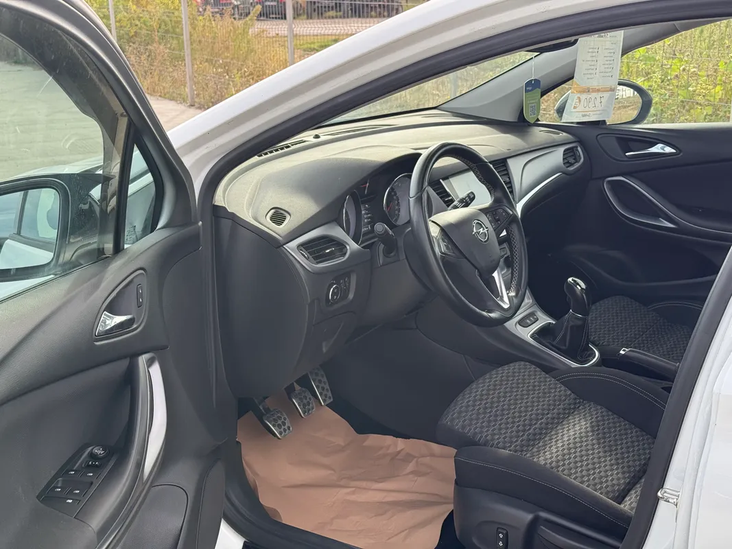 Opel Astra - fotografie 8
