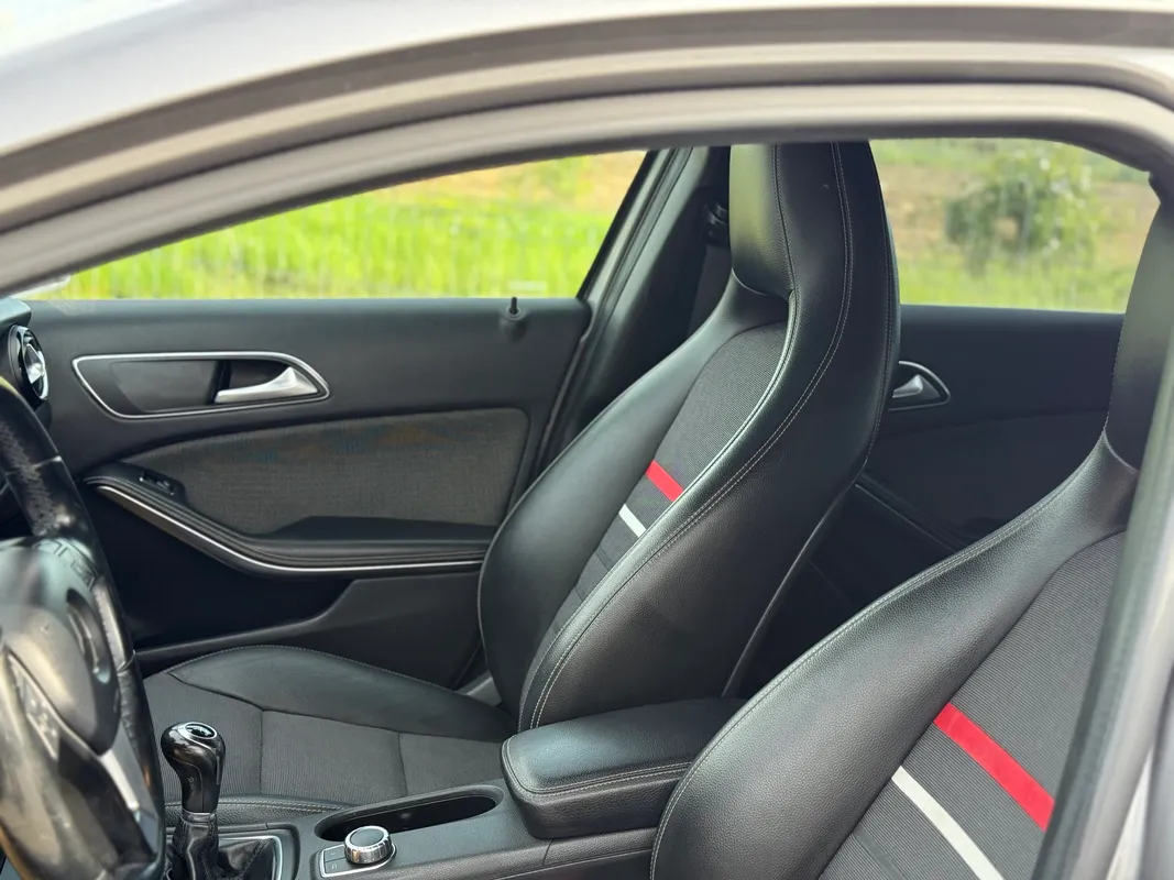Mercedes-Benz A180 - fotografie 7