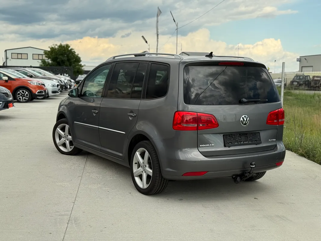 Volkswagen Touran - fotografie 2