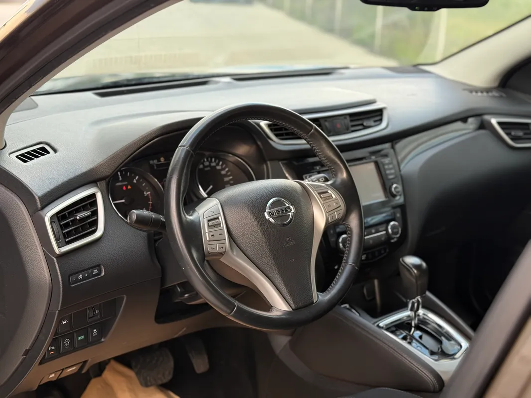 Nissan Qashqai 1.6 dCi Automat - fotografie 2