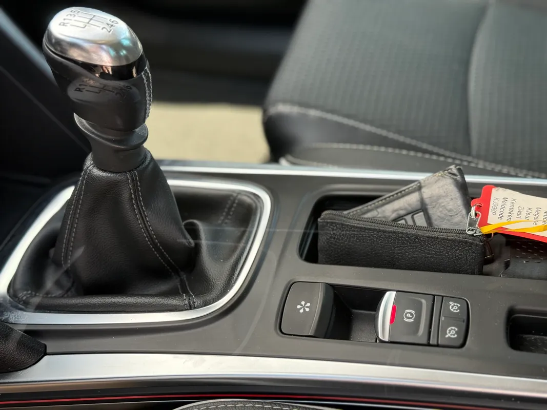 Renault Megane 4 1.2 tce - fotografie 9