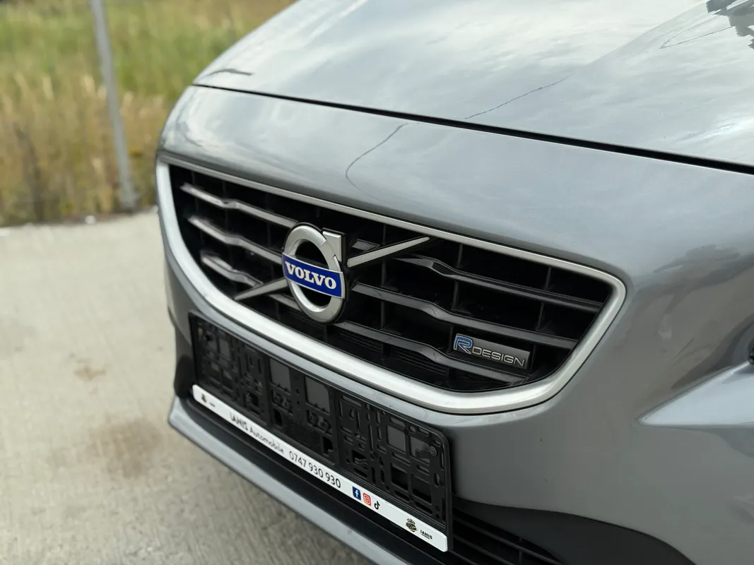 Volvo V40 2.0 d4 r-design - fotografie 2