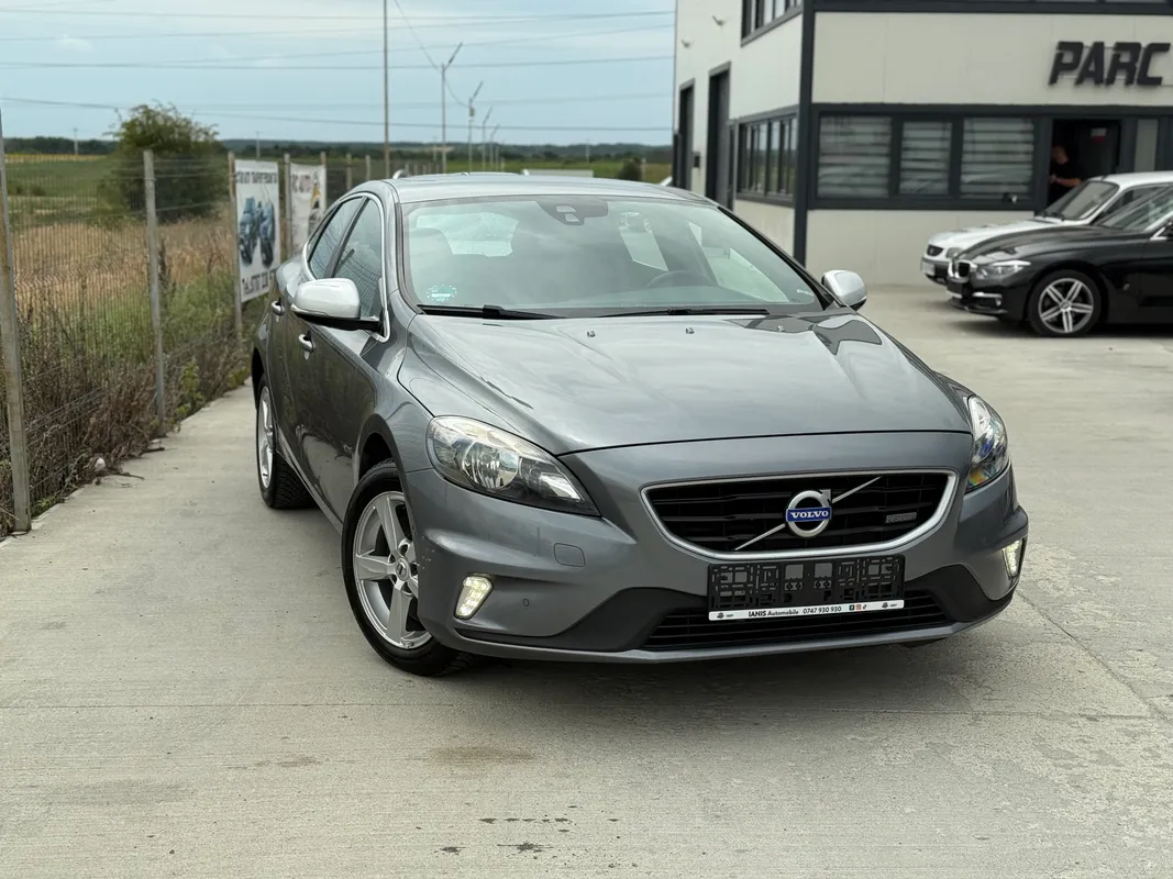 Volvo V40 2.0 d4 r-design 2014 second hand de vânzare în parc auto Pitești - Ianis Automobile