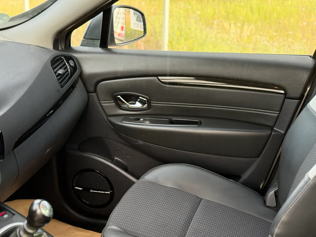 Renault Scenic - fotografie 9
