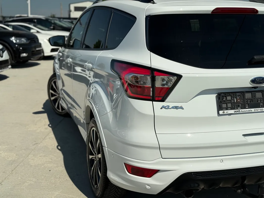 Ford Kuga - fotografie 4